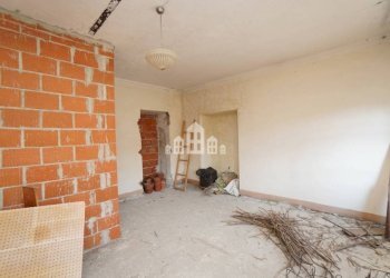 Stanza non arredata - Independent house Frazione Buasca, 47, San Colombano Belmonte - photo 17