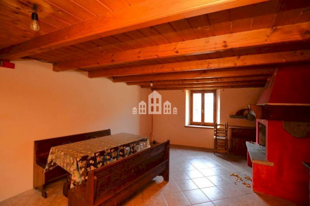 Camera da letto - Bilocale Frazione Pied de Ville, 16, Arnad - foto 1
