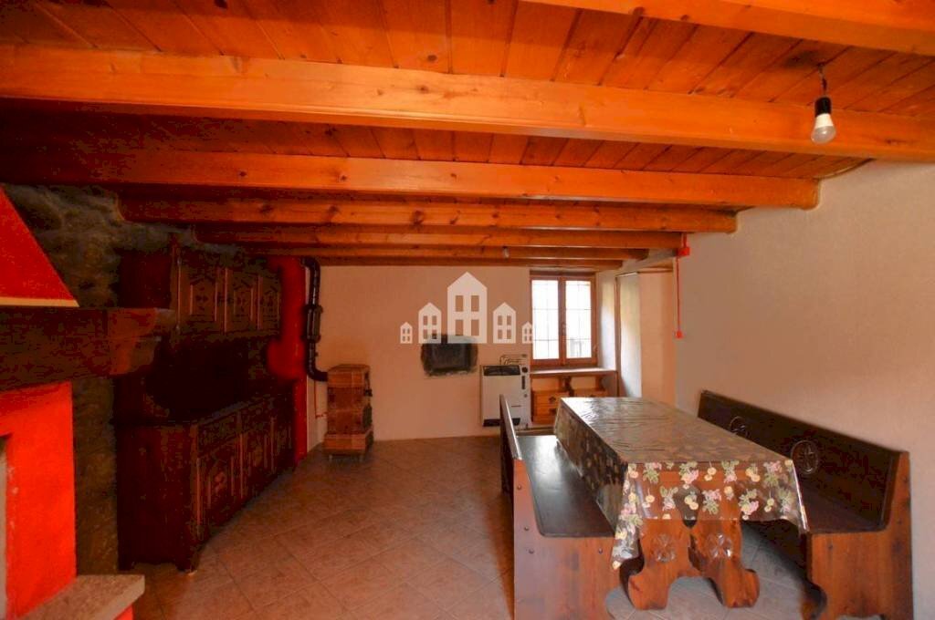 Salone - Bilocale Frazione Pied de Ville, 16, Arnad - foto 2