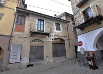 Facciata - Casa indipendente via Caviglione, 20, Pont-Canavese - foto 1