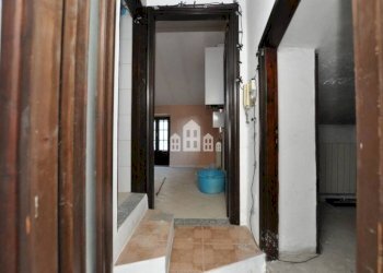 Corridoio - Casa indipendente via Caviglione, 20, Pont-Canavese - foto 13