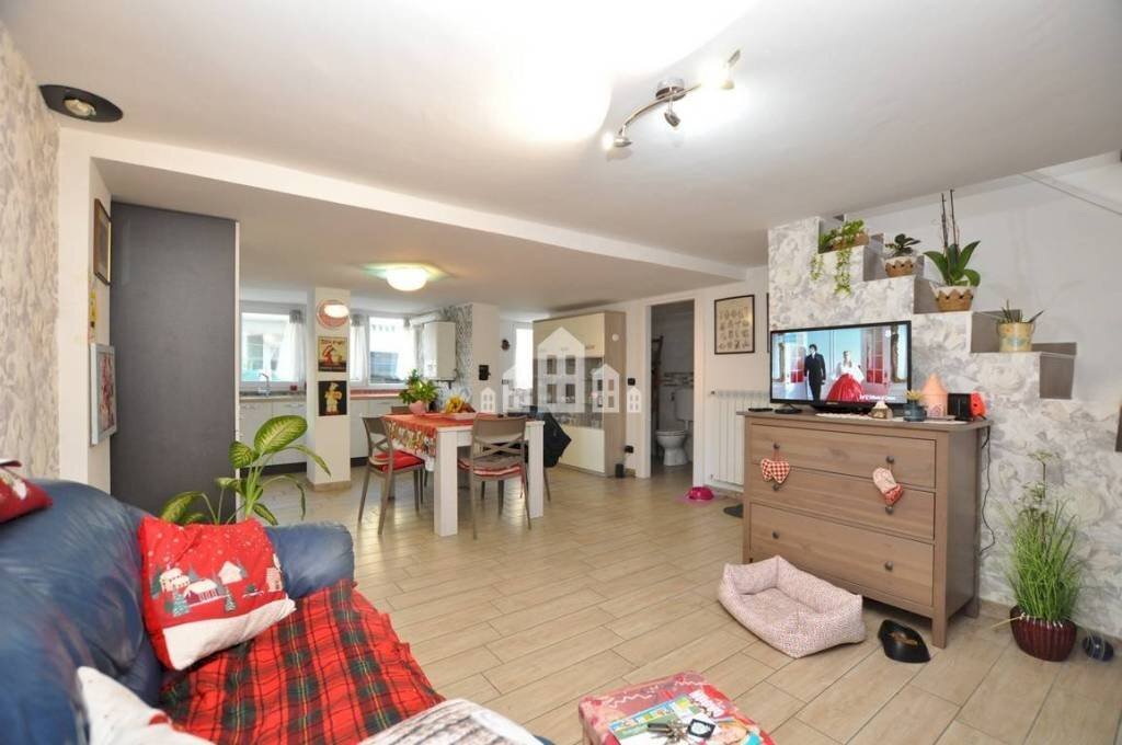 Soggiorno - Three-room apartment strada Dei Sospiri, 23, Castellamonte - photo 1