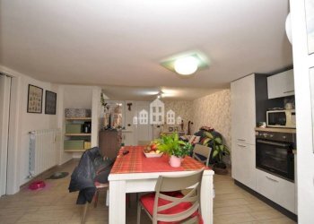 Cucina - Three-room apartment strada Dei Sospiri, 23, Castellamonte - photo 8