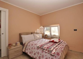 Camera da letto - Three-room apartment strada Dei Sospiri, 23, Castellamonte - photo 13