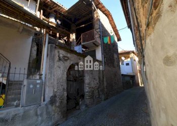 Zona - Casa indipendente via Roma, 11, Issiglio - foto 1