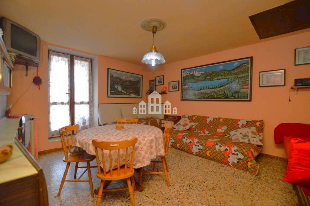 Salone - Three-room apartment via Miniere, 4, Traversella - photo 2