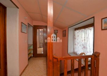 Corridoio - Three-room apartment via Miniere, 4, Traversella - photo 15