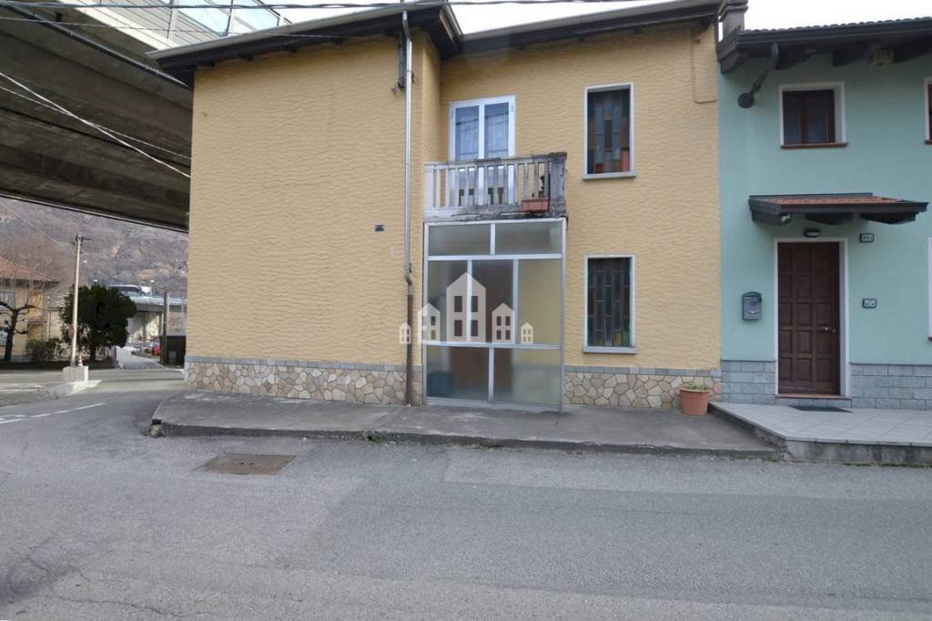 Facciata - Casa indipendente via Stazione, 16, Quincinetto - foto 2