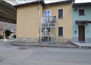 Facciata - Casa indipendente via Stazione, 16, Quincinetto - foto 2