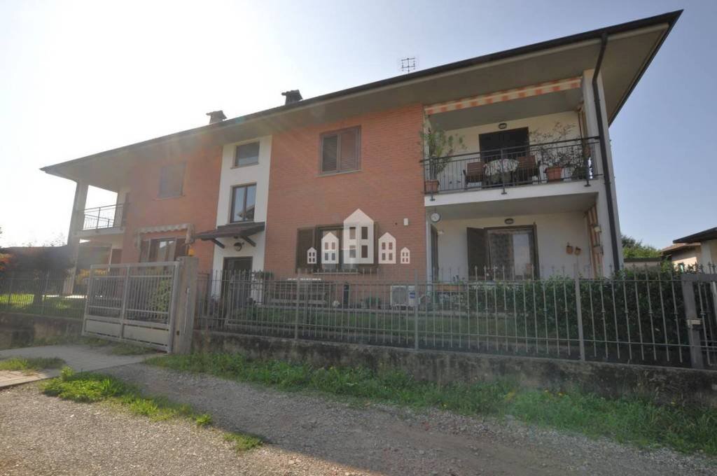Facciata - Four-room apartment via Nazario Sauro, 14bis, Favria - photo 1