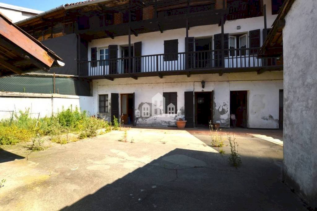 Cortile interno - Casa indipendente via Antonio Michela, 6, Vestignè - foto 1