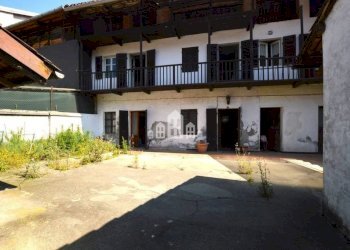 Cortile interno - Casa indipendente via Antonio Michela, 6, Vestignè - foto 1