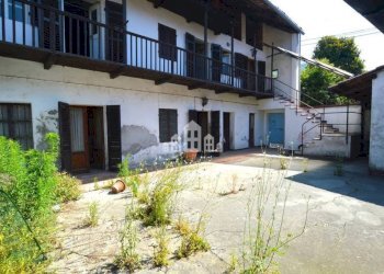 Cortile interno - Casa indipendente via Antonio Michela, 6, Vestignè - foto 2