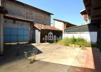 Cortile interno - Casa indipendente via Antonio Michela, 6, Vestignè - foto 4