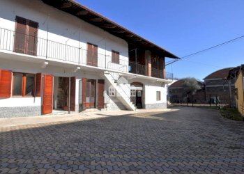 Facciata - Casa indipendente via Dell' Orco, 10, Rivarolo Canavese - foto 29