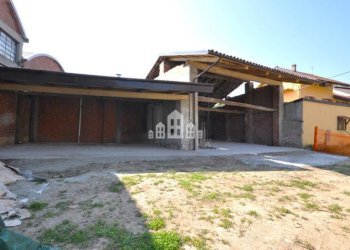 Cortile interno - Casa indipendente via Dell' Orco, 10, Rivarolo Canavese - foto 27