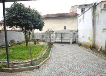 Cortile interno - Villa via Vittorio Emanuele II, 95, Vestignè - photo 21