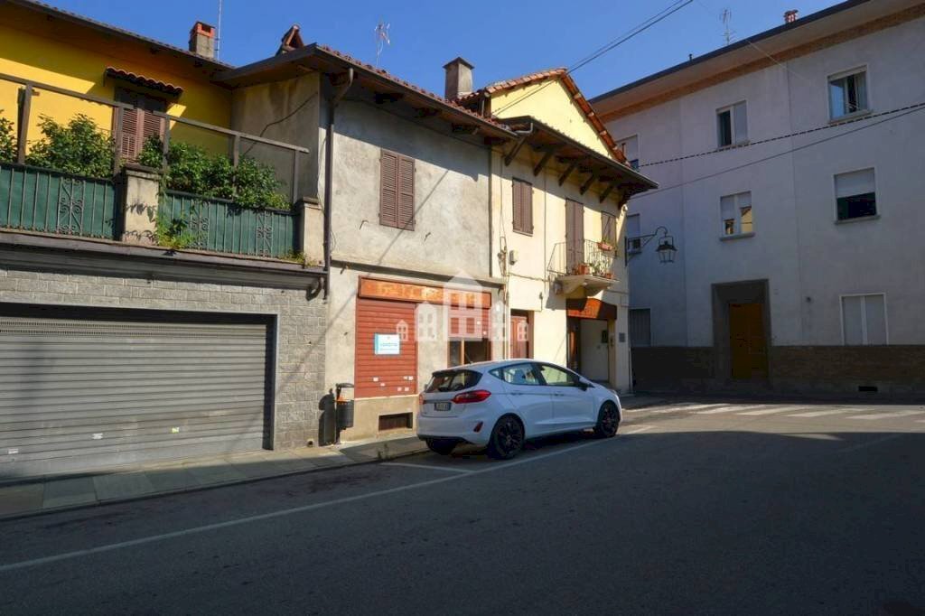 Facciata - Shop via Cavour, 5, Cuorgnè - photo 1