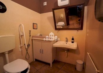 Bagno - Attività Commerciale via Farina, 56, Rivarolo Canavese - foto 15