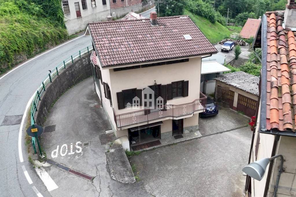 Cortile interno - Casa indipendente via Roma, 41, Pratiglione - foto 2