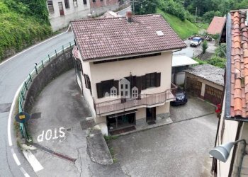 Cortile interno - Casa indipendente via Roma, 41, Pratiglione - foto 2