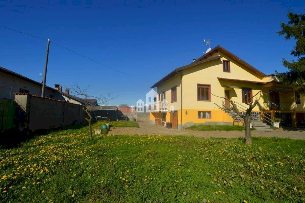 Giardino - Villa via xxv luglio, 95, San Giusto Canavese - foto 1