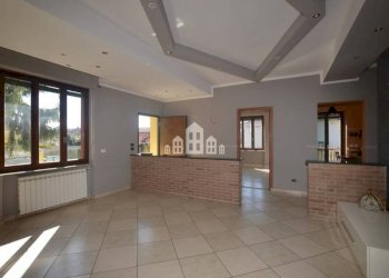 Interno non residenziale - Villa via xxv luglio, 95, San Giusto Canavese - foto 10