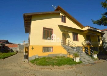 Facciata - Villa via xxv luglio, 95, San Giusto Canavese - foto 33