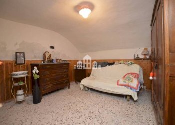 Camera da letto - Three-room apartment via Miniere, 4, Traversella - photo 10