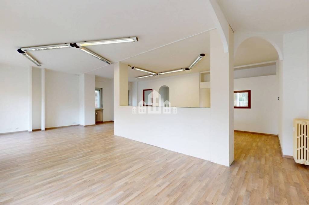 Interno non residenziale - Shop via Sant'Erasmo, 85, Pont-Saint-Martin - photo 1