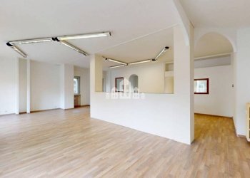 Interno non residenziale - Negozio via Sant'Erasmo, 85, Pont-Saint-Martin - foto 1