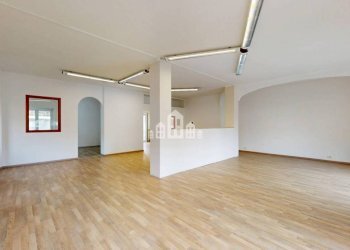 Interno non residenziale - Negozio via Sant'Erasmo, 85, Pont-Saint-Martin - foto 2