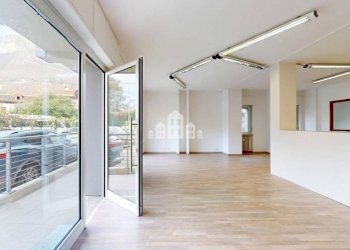 Interno non residenziale - Negozio via Sant'Erasmo, 85, Pont-Saint-Martin - foto 3