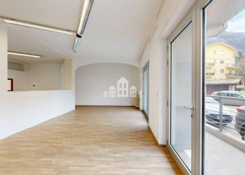 Interno non residenziale - Negozio via Sant'Erasmo, 85, Pont-Saint-Martin - foto 5