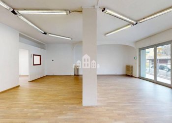 Interno non residenziale - Negozio via Sant'Erasmo, 85, Pont-Saint-Martin - foto 7