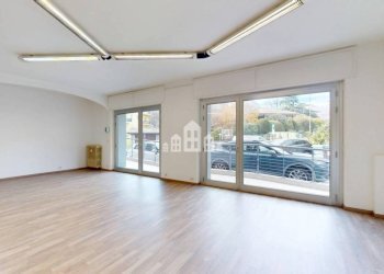 Interno non residenziale - Negozio via Sant'Erasmo, 85, Pont-Saint-Martin - foto 8