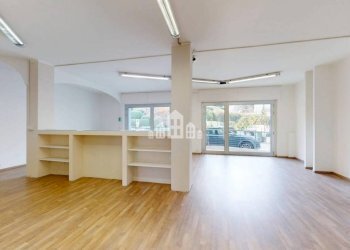 Interno non residenziale - Negozio via Sant'Erasmo, 85, Pont-Saint-Martin - foto 9