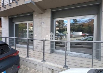 Facciata - Negozio via Sant'Erasmo, 85, Pont-Saint-Martin - foto 22