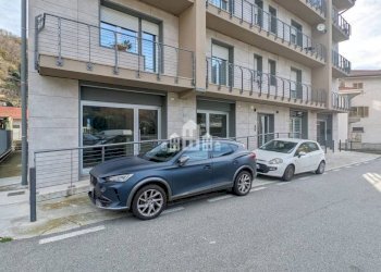 Facciata - Negozio via Sant'Erasmo, 85, Pont-Saint-Martin - foto 23