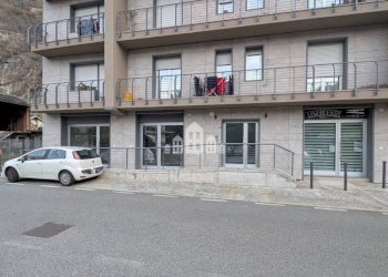 Facciata - Negozio via Sant'Erasmo, 85, Pont-Saint-Martin - foto 24