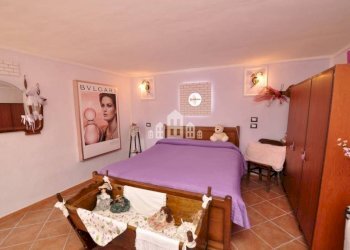 Camera da letto - Casa indipendente Località Vasario, snc, Sparone - foto 19