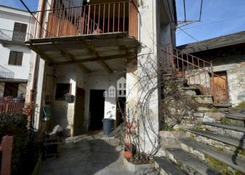 Cortile interno - Four-room apartment via Monte Marzo, 100, Valchiusa - photo 17