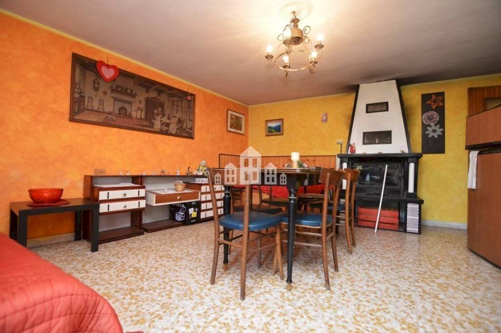 Salone - Trilocale via Miniere, 4, Traversella - foto 1