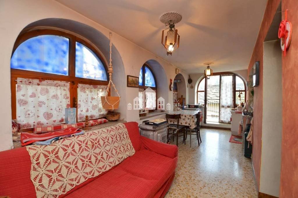 Salone - Trilocale via Miniere, 4, Traversella - foto 2