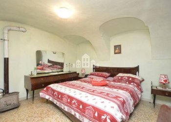 Camera da letto - Three-room apartment via Miniere, 4, Traversella - photo 15
