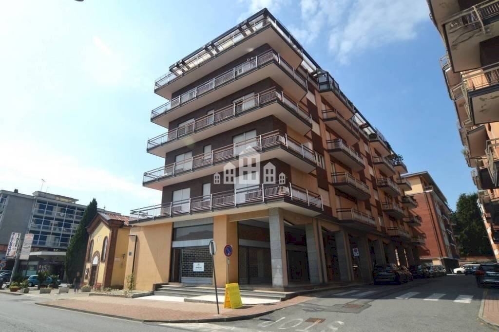 Facciata - Shop via Michelangelo, 1, Cuorgnè - photo 1