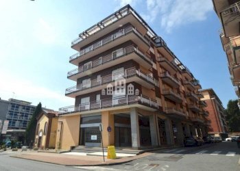Facciata - Shop via Michelangelo, 1, Cuorgnè - photo 1