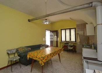Cucina - Casa indipendente vicolo Boggio, 12, San Giorgio Canavese - foto 6