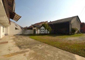 Cortile interno - Casa indipendente vicolo Boggio, 12, San Giorgio Canavese - foto 8