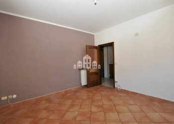 Camera da letto - Trilocale corso Roma, 13, Cuorgnè - foto 8